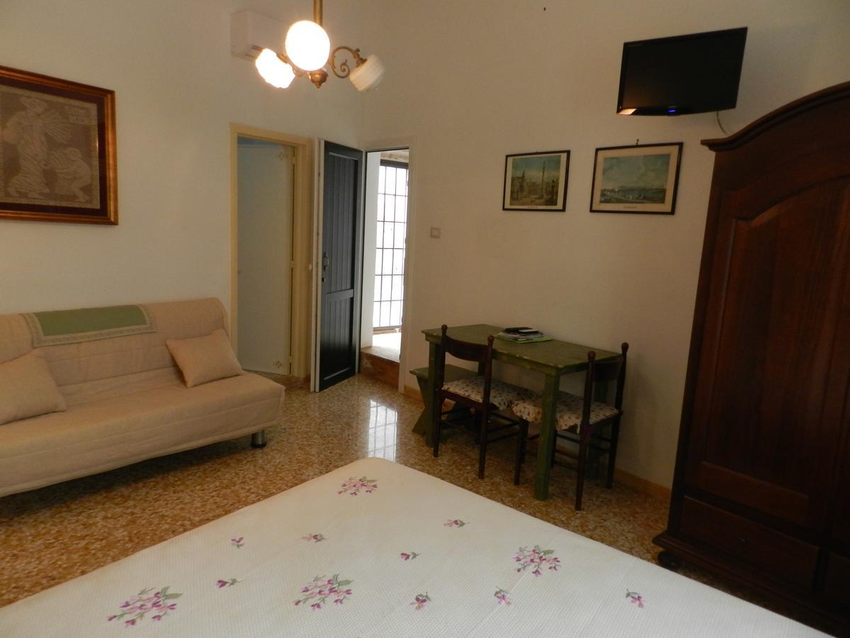 Casa Corte Con Terrazza Taviano  Bagian luar foto