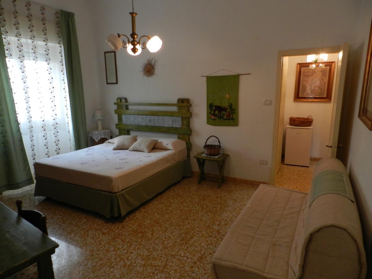 Casa Corte Con Terrazza Taviano  Bagian luar foto